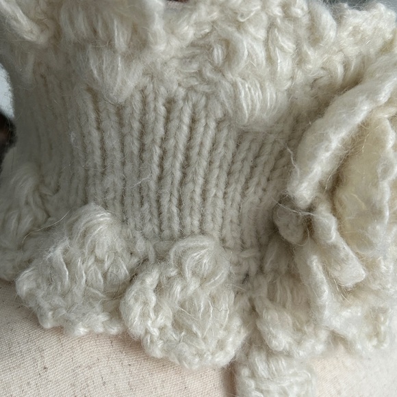 Elegant Cream Knit Neck Warmer - Picture 3 of 5